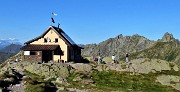 06 Al Rifugio Benigni (2222 m) con vista in Valletto